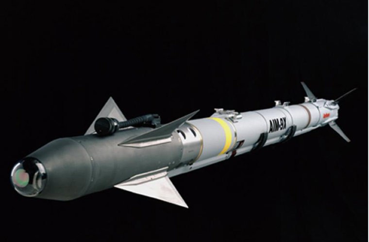 AIM-9X Sidewinder là thành viên mới nhất trong gia đình tên lửa không đối không tầm ngắn AIM-9 Sidewinder do hãng Raytheon sản xuất. Loại tên lửa này có thể dễ dàng trang bị cho một loạt các máy bay chiến đấu như F-15, F-16, F/A-18, F-22, Sea Harrier, F-4, A-4, AV-8B và Tornado, cùng máy bay trực thăng AH-1.